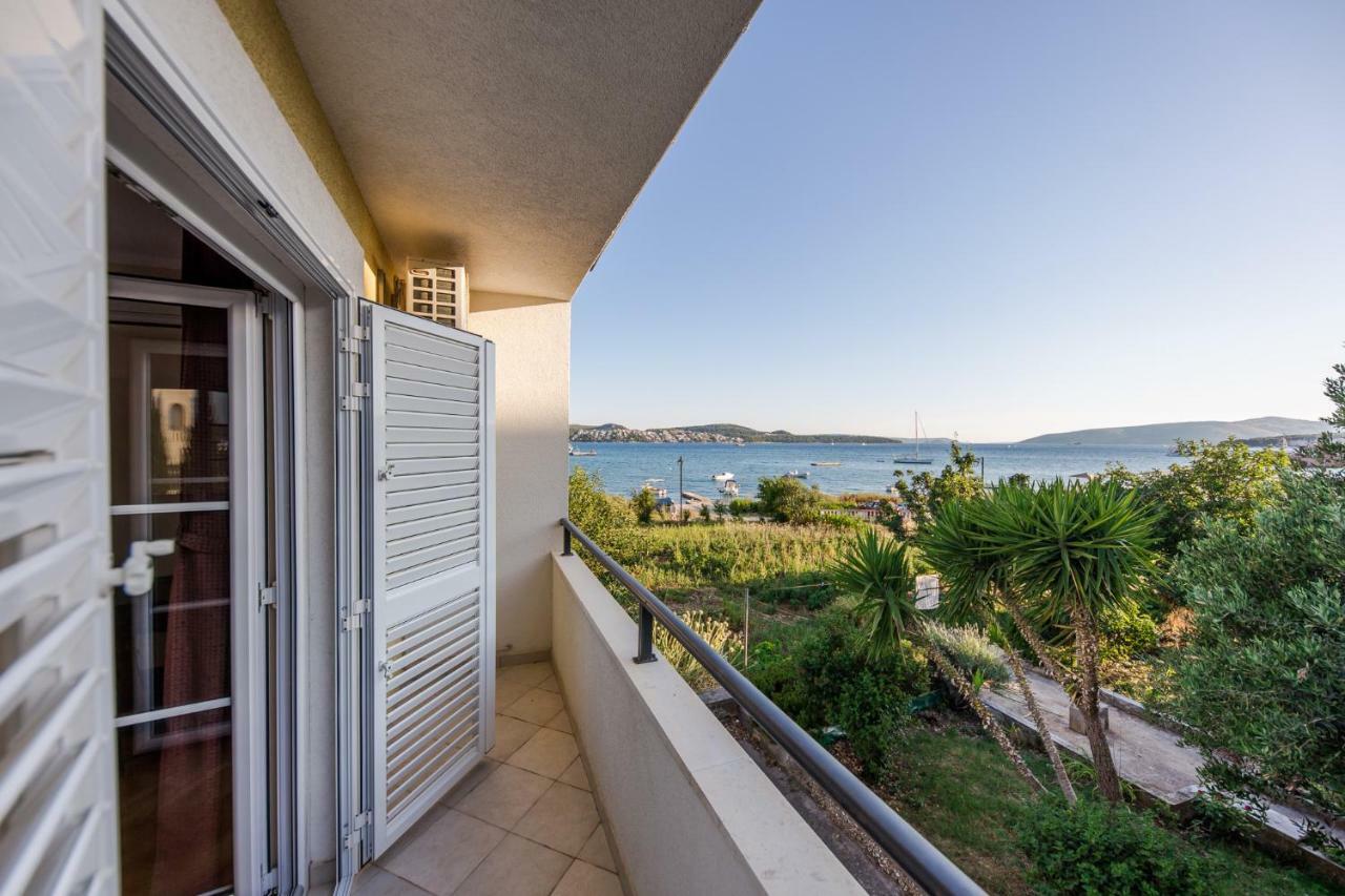 Seaside Villa Mia Трогир Экстерьер фото