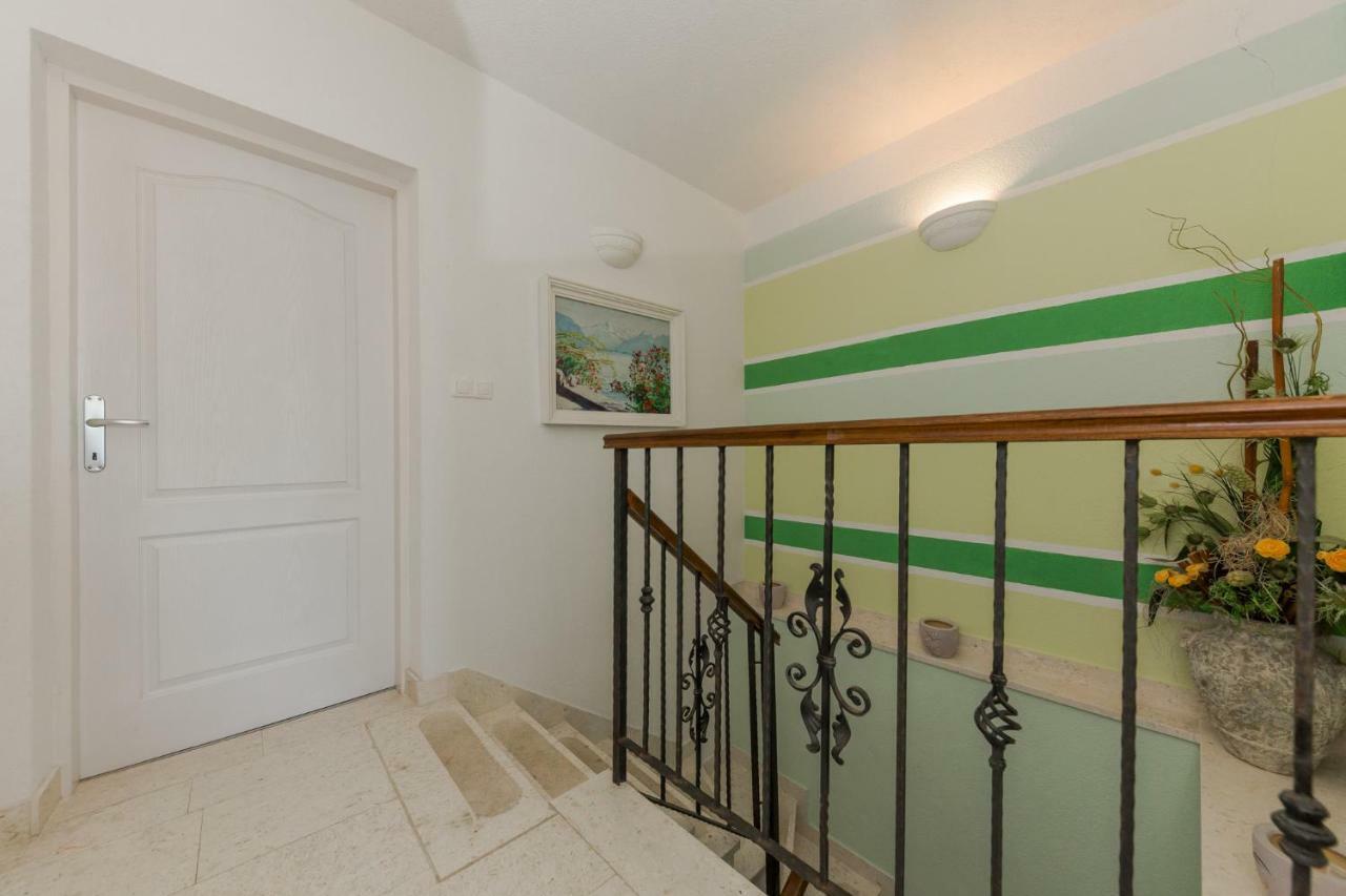 Seaside Villa Mia Трогир Экстерьер фото